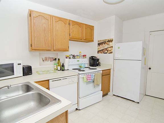 233 Gunson House Kitchen