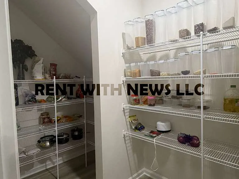 713 Riguard Way — Photo 11