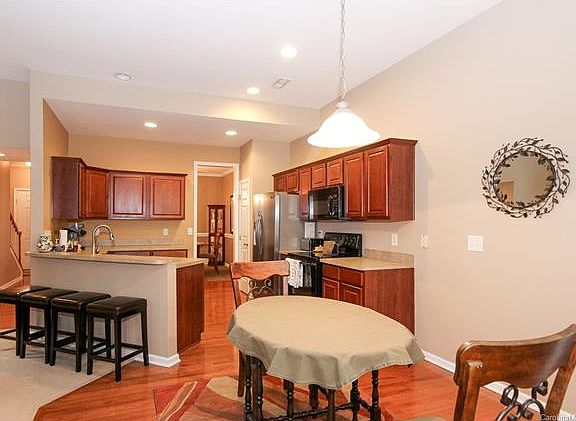 5th image of 2160 Southridge Dr