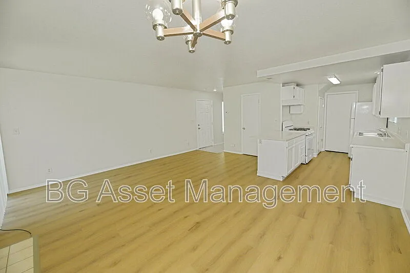 3 bed, 2.5 bath, 1434 sqft, $3,195 — Photo 3