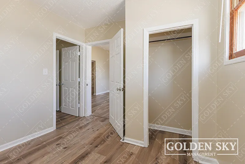 3 bed, 1.0 bath, 936 sqft, $1,275 — Photo 2