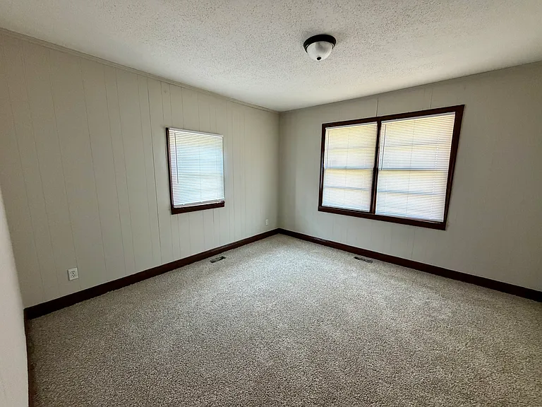 505 W Wake St — Photo 5