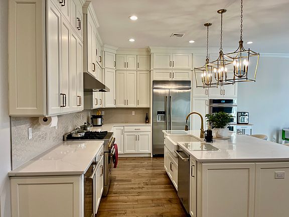 4th image of 82 Woodmont Cir
