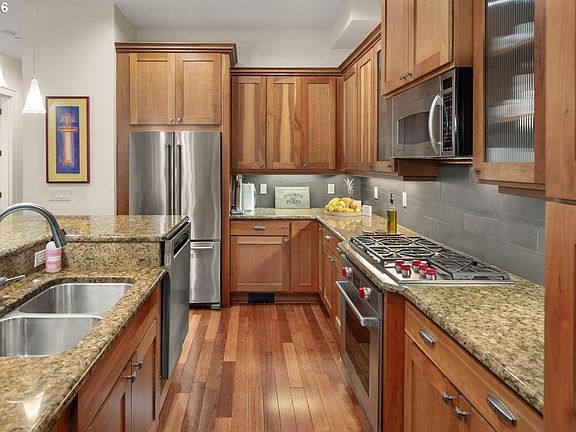 5th image of 10239 SW Taylor St