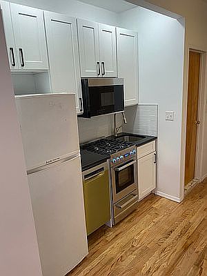 2nd image of 216 E 83rd St APT 5D
