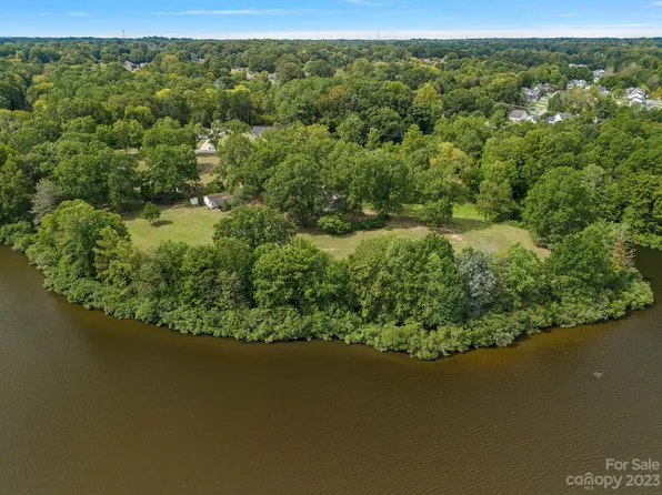 2401 Forrestbrook Dr, Kannapolis, NC 28083