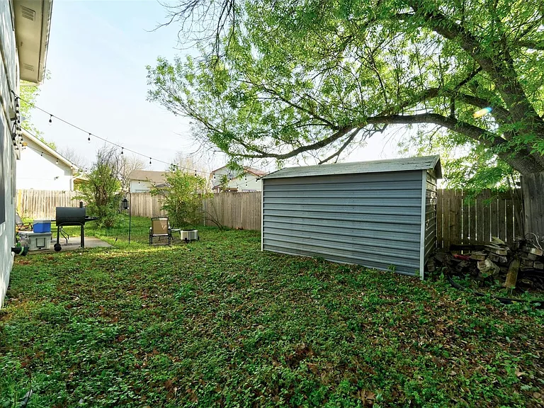 9000 Wellesley Dr — Photo 8