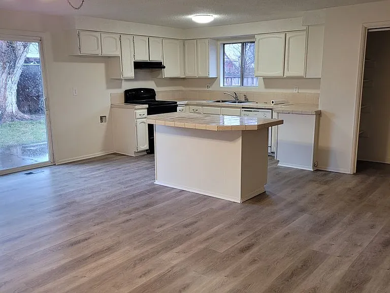 3875 Redondo Way — Photo 12
