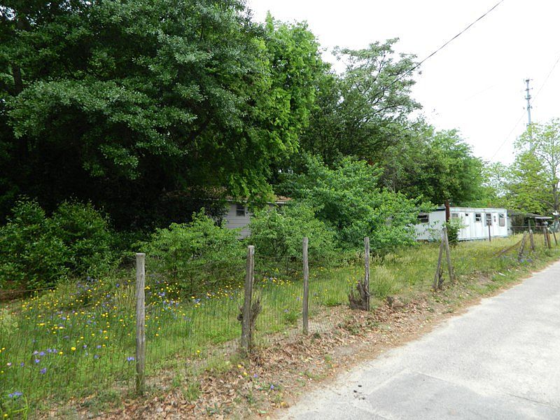 2nd image of 1416 Alex St