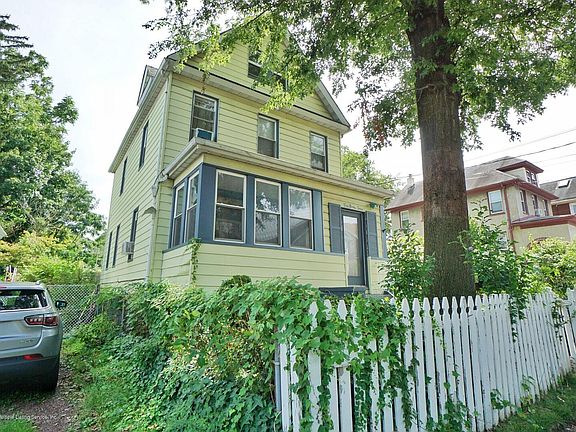4th image of 297 Pelton Ave