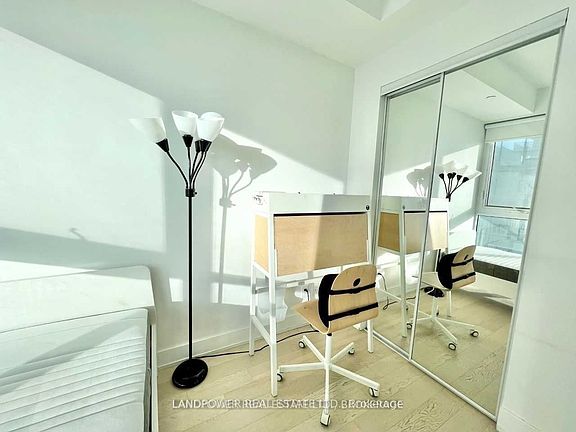 4th image of 7 Grenville St #1501