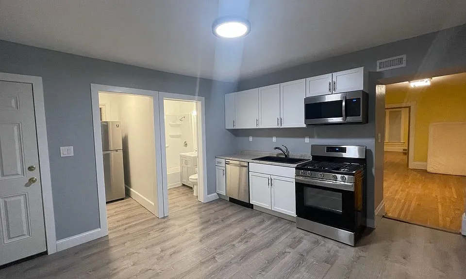 2435-2437 N Murray Ave