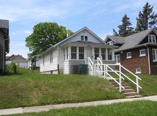 912 Lenox Ave, Waukegan, IL 60085