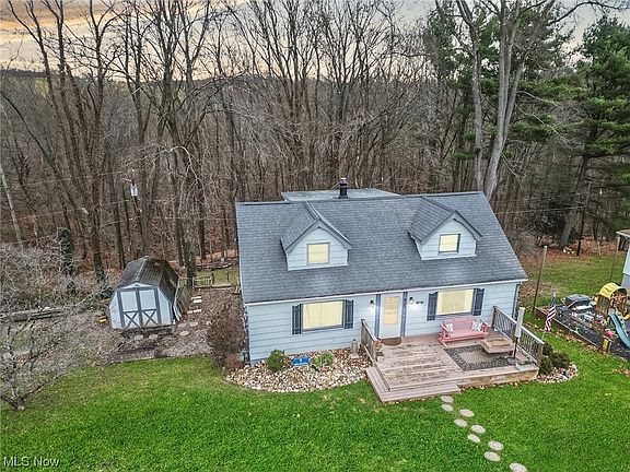 3rd image of 925 Overlook Dr