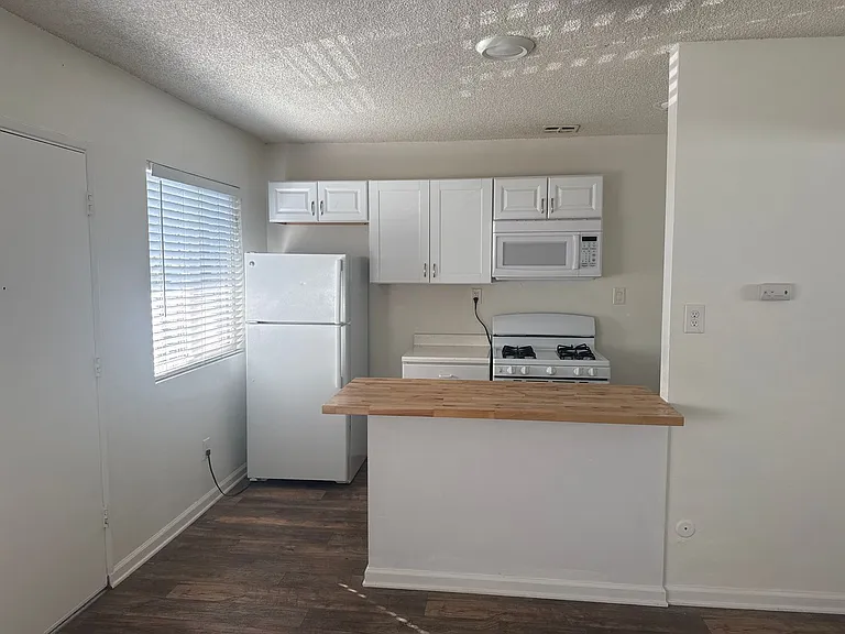 3366 Roosevelt St — Photo 3