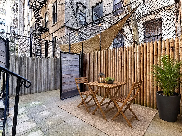 610 E 9th St #2R — Photo 1