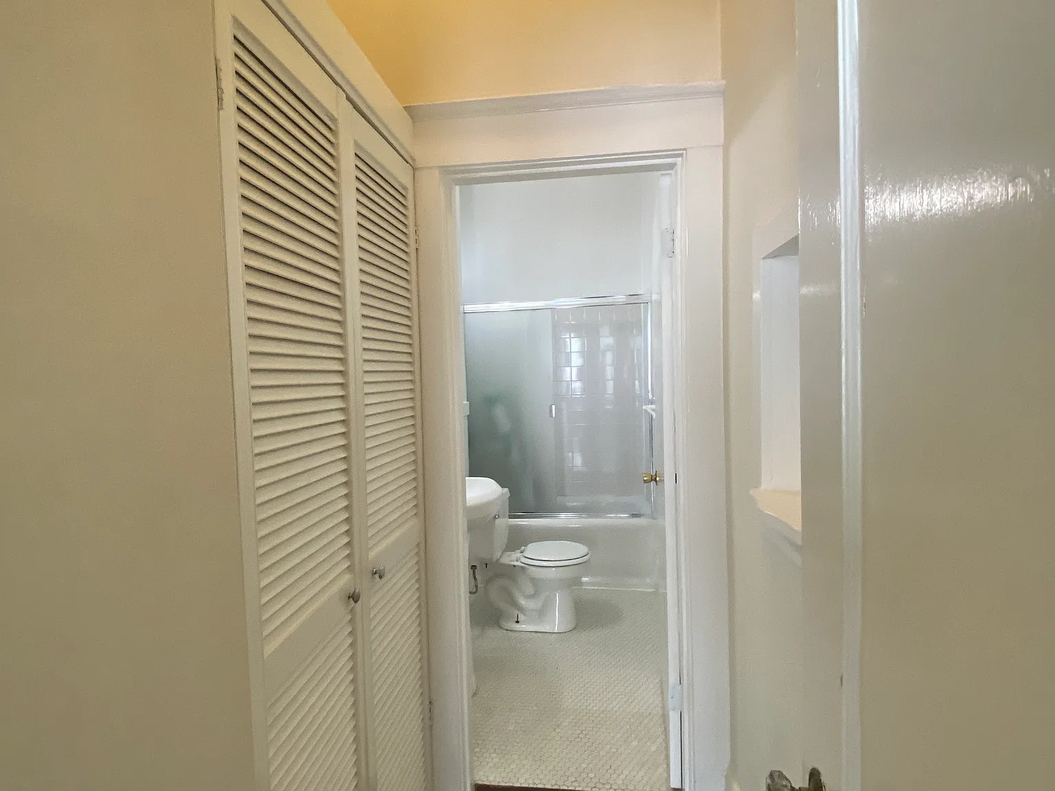 Studio, $3,150 — Photo 2