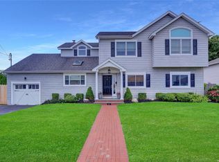 10 Duck Ln, West Islip, NY 11795