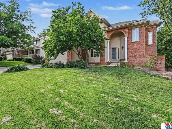 1022 Sherwood Ln, Papillion, NE 68046