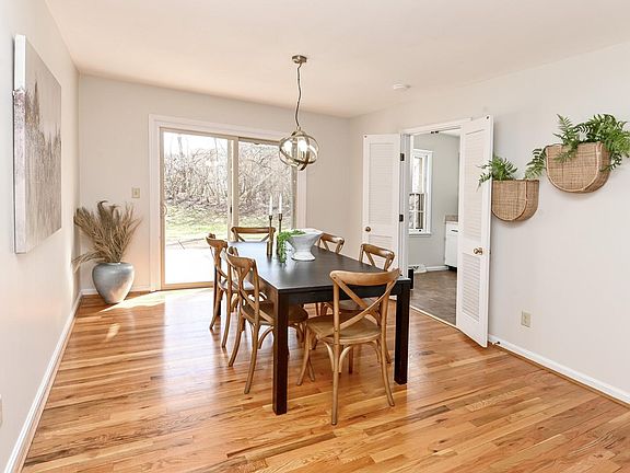 5th image of 48 Creekwood Sq