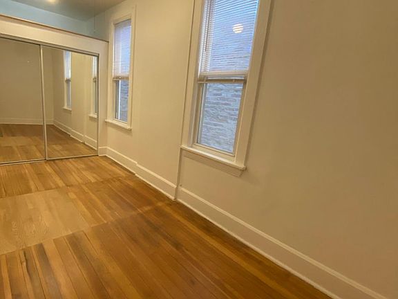 5th image of 3139 N Oakley Ave