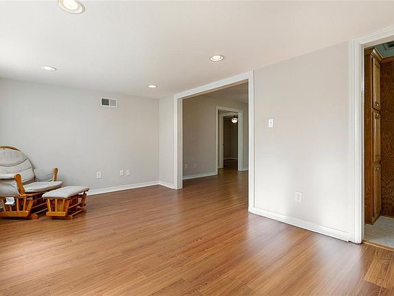 4th image of 9 Carroll Dr