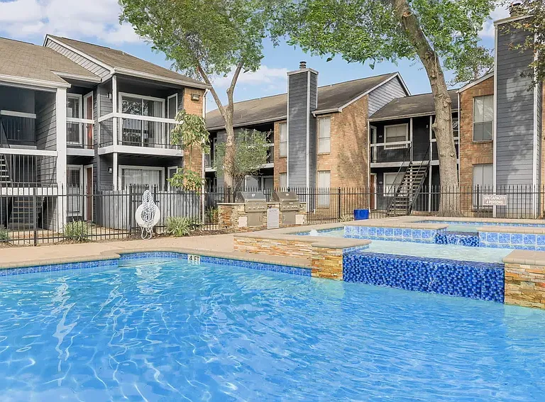 Bridges of Cypress Creek Apartment Homes — Photo 16