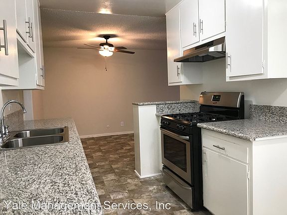 3rd image of 13947 Oxnard St APT 103