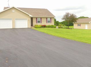 19-22 Hidden Valley Dr, Lanark, IL 61046