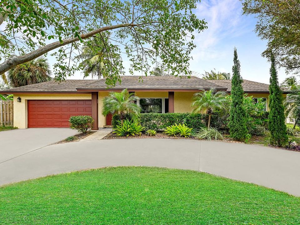 1st image of 719 SW 27th Way