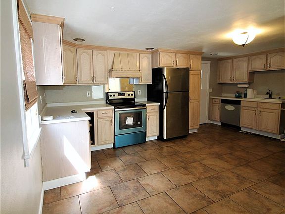 4th image of 426 N Blackhawk Blvd