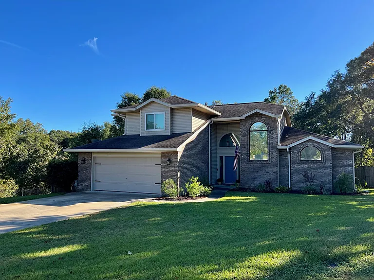 246 Hillside Dr — Photo 1