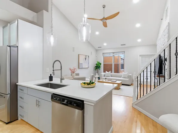 26 Avenue At Port Imperial APT 417, West New York, NJ 07093