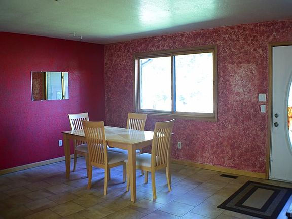 5th image of 945 Riverview Pl