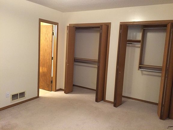 master bdrm dbl closet& bathroom door