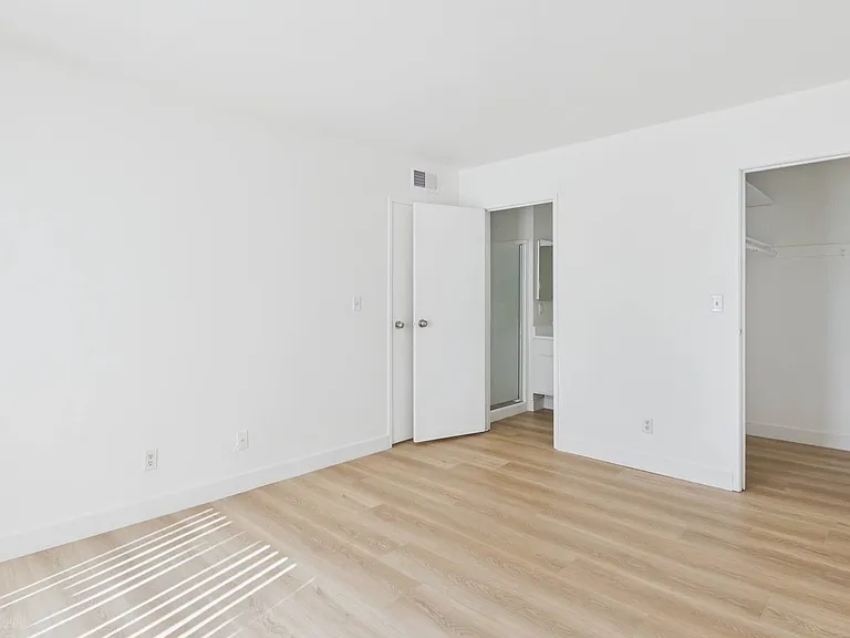 La Cresta Apartments — Photo 30