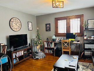 4th image of 1008 E 37th St APT 4