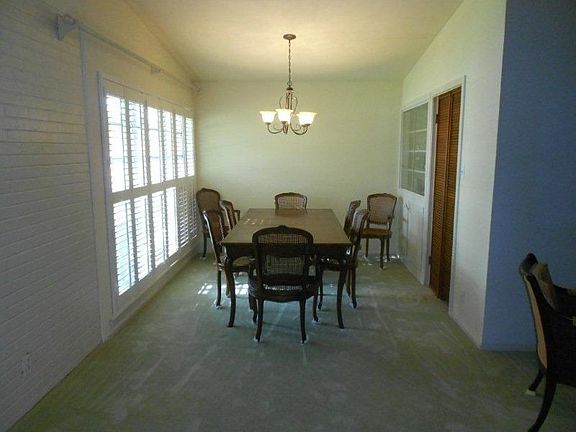 5th image of 1001 Hamlin Dr