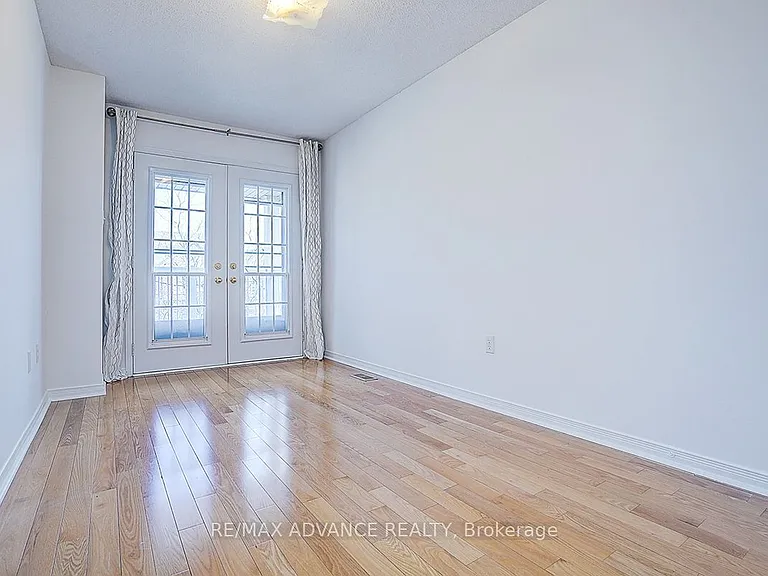 137 Laramie Cres — Photo 29