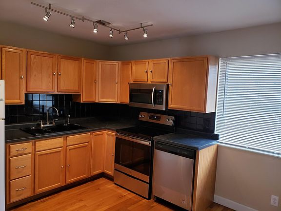5th image of 150 Connolly Dr