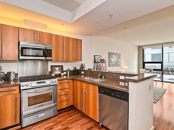 4th image of 350 11th Ave Unit 427