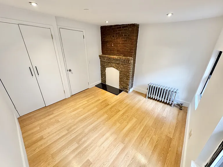 21 Jones St #18 — Photo 9