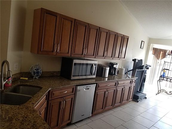 3rd image of 4439 Oakham Ct