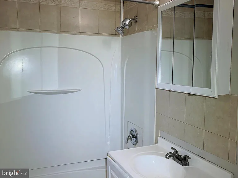 265 College Dr — Photo 9