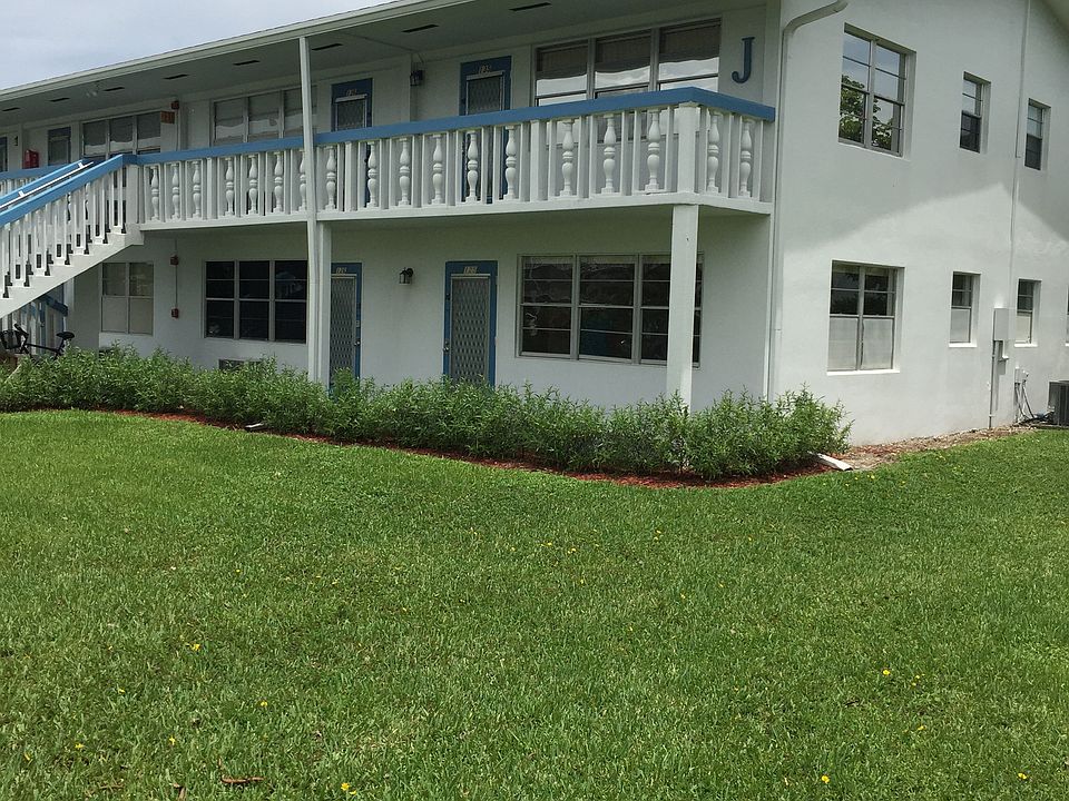 1st image of 125 Oakridge J #125