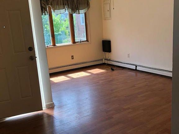 4th image of 33 Windom Ave