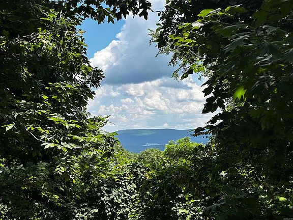 4th image of 390 Cooper Point Dr