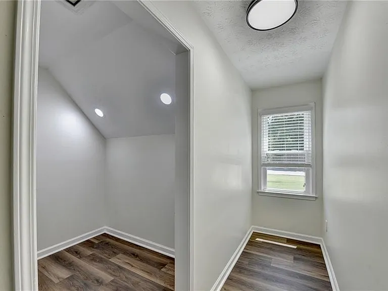 1530 Plunketts Rd — Photo 46
