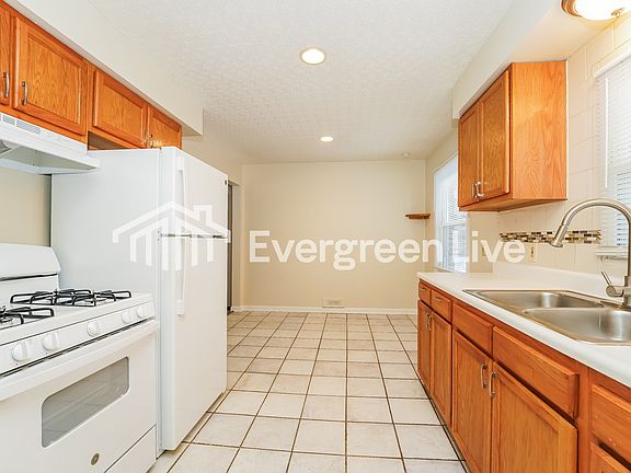 5th image of 19200 Mayfair Ln