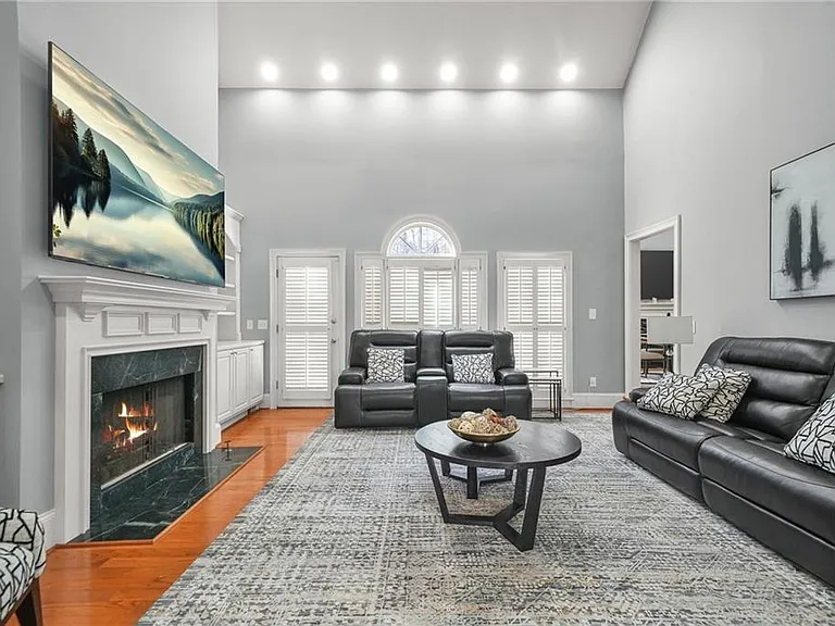 9800 Foxworth Dr — Photo 7
